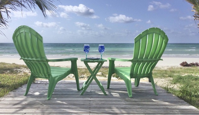 Modern Four Bedroom Home ON THE BEACH in Grand Bahama