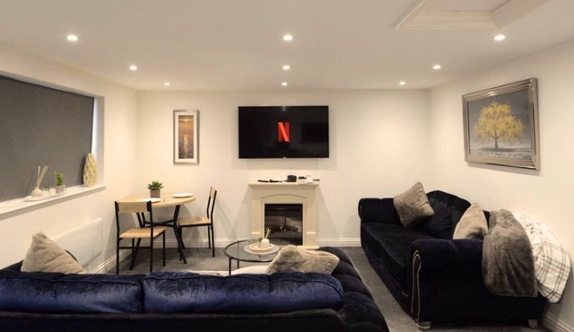 Modern Guest House | 24/7 Security | Fast WiFi | Near Clifton