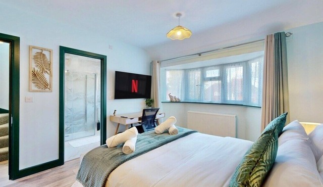 Modern high spec 5 bed home by wembley stadium.