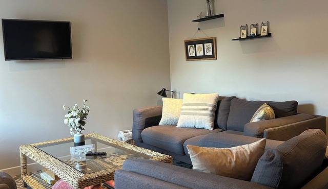 Modern home, sleeps 8, garden 3km from Cambridge, free carpark