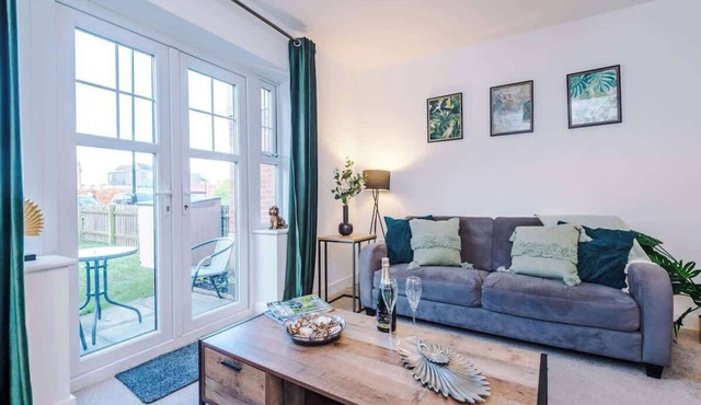Modern house, ideal for contractors, sleeps 8!