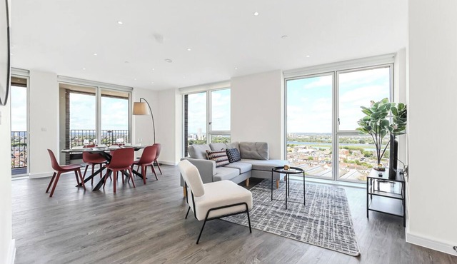 Modern Luxurious 3BR Flat with Lovely Views