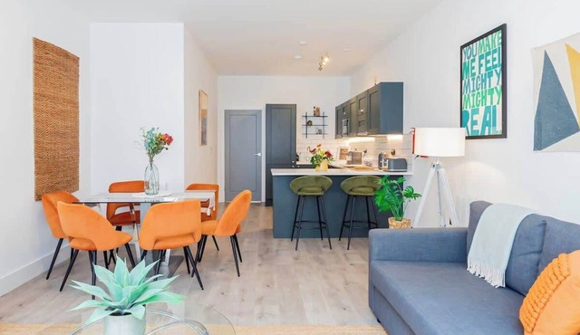 Modern & Luxurious Retreat in Acton w/Great Links
