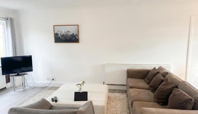 Modern Maidenhead Retreat, 3Bed, 1 Bath