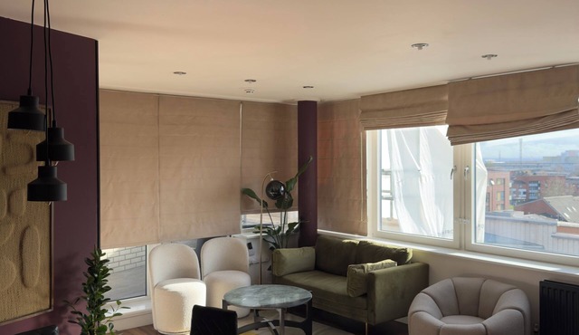 Modern Penthouse w/Balcony & Secure Parking – Near Station