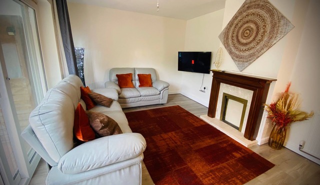 Modern-PetFriendly-privateGarden-Family-20MinToLDN