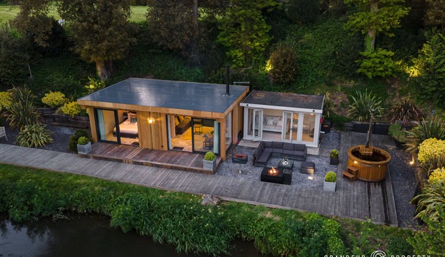 Modern Riverside Lodge with Hot Tub in Sopley, New Forest.