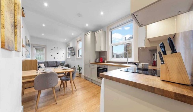Modern Spacious 1 Bed Flat near Richmond Park and River Thames