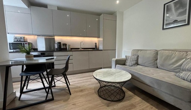 Modern Studio in Central Solihull near NEC