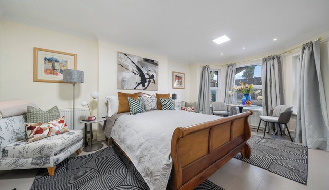 Modern Studio in Leamington Park + Free Parking