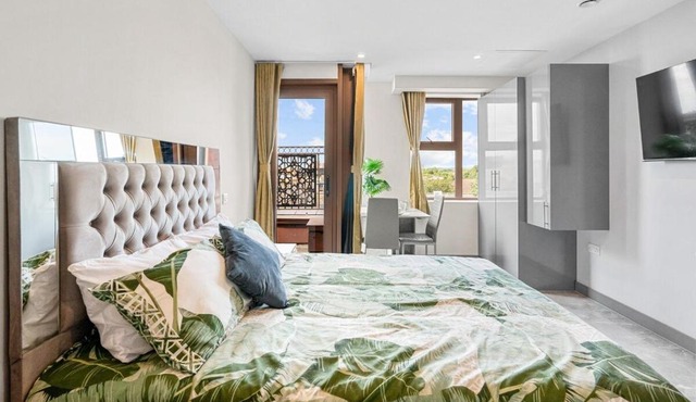 Modern Studio with Balcony Godino Hotel Ilford