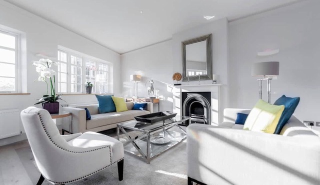 Modern Stylish 2bed 2bath close to Kings Road