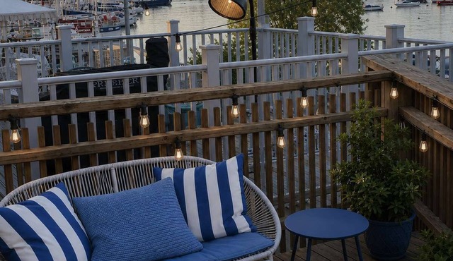 Modern Townhouse with Waterside Views, Turnchapel