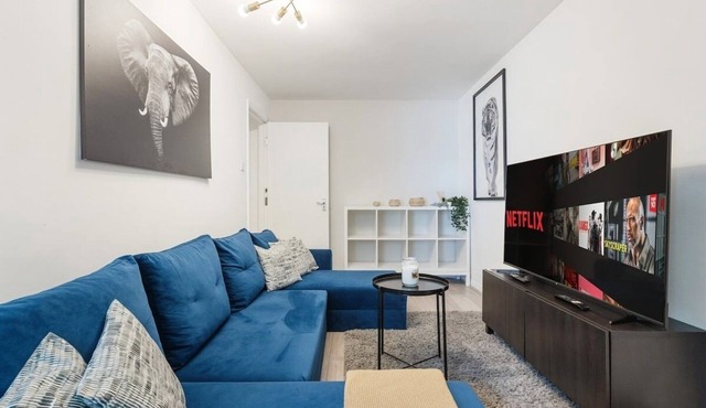 Modern Vibes + Prime Location – 2BR by Kings Cross