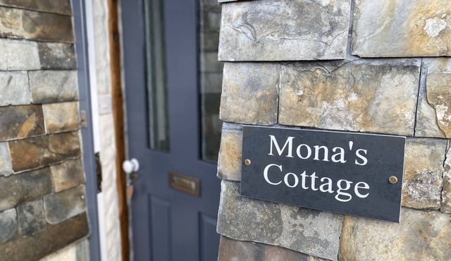 Mona's Cottage - Private Parking, Sea Views, Garden & Close To Harbour & Beach