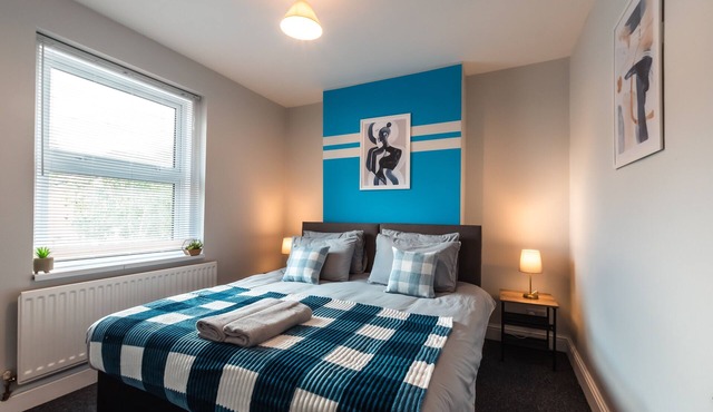 Monthly Savings - 4 Beds - Sleeps 8 - Free Parking