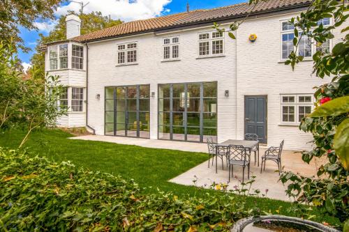 Montpellier House, Centrally Located, Large Garden