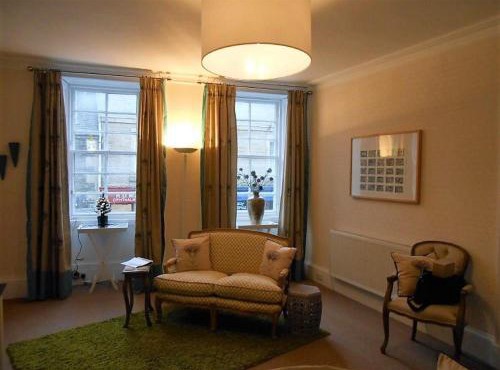 Montrose Apartment