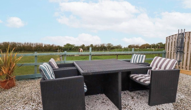 MOORLAND VIEW, pet friendly, with a garden in Newquay