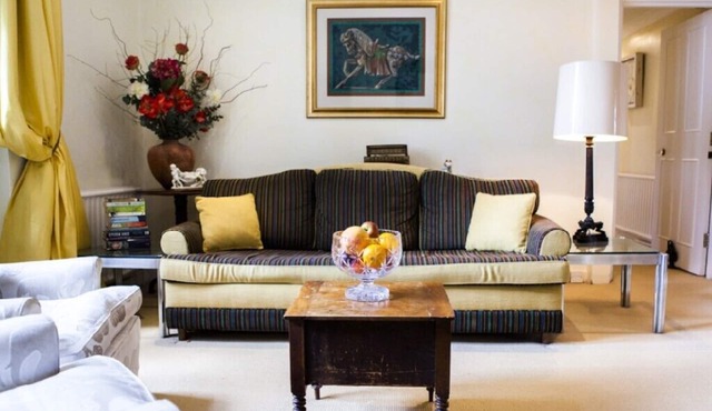 MORNING CHECK-IN IS GIVEN WHEN POSSIBLE -3BEDROOMS/2BATHS KNIGHTSBRIDGE