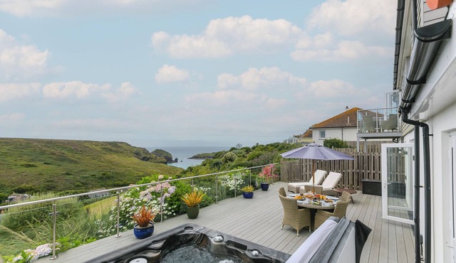 MORWENNA, pet friendly, luxury holiday cottage, with pool in Mullion