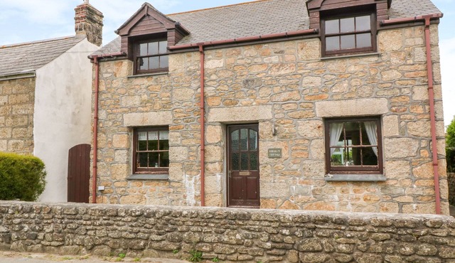 MOSSLEY COTTAGE, pet friendly, character holiday cottage in St Buryan