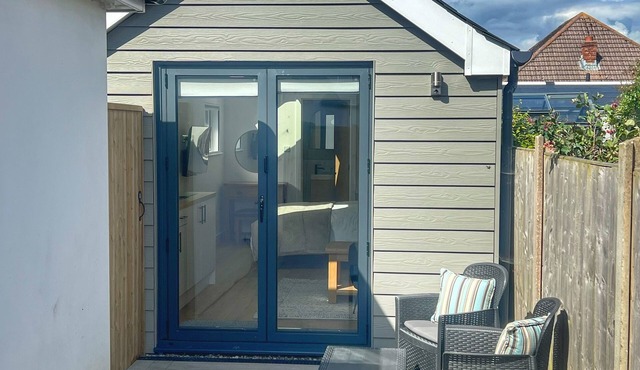 Mudeford Retreat—Peaceful & Perfectly Located