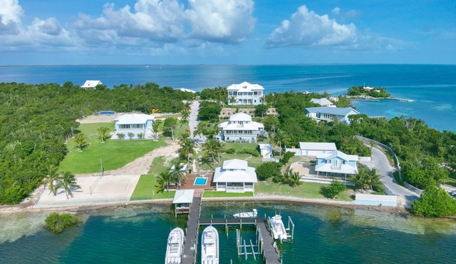 Multi-family compound w dockage & private pool