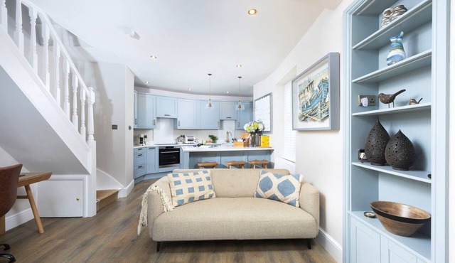 Myrtle Cottage - Pet friendly, 20m from beach, modern cottage