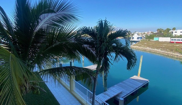 Nancy's Port Lucaya Retreat