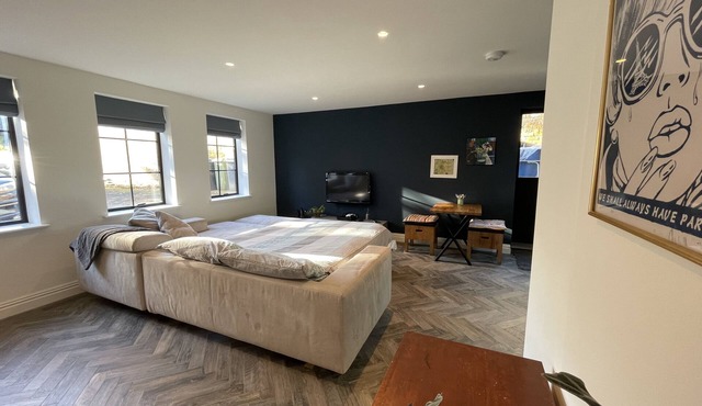 Nestled in a grand private estate, near woodlands, easy access London