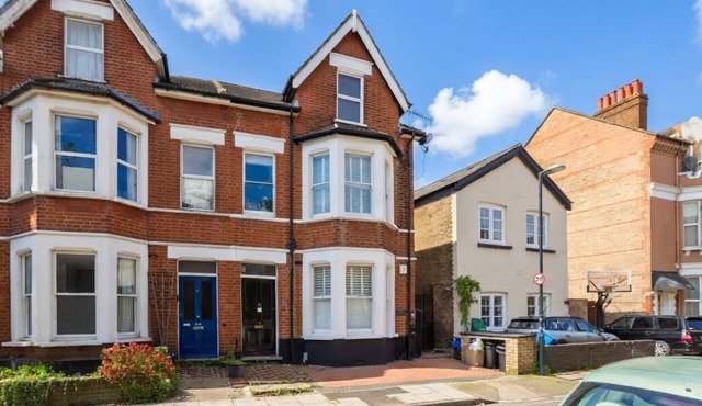 NEW! 2 Bedroom Flat | Free Parking + PS5 + Games | Prime Richmond | Station
