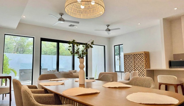 New 3bd Townhouse - Gated - Private Plunge pool - Beach and Gym access