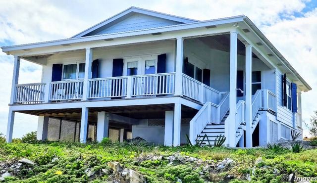 NEW! Charming 1-Bedroom 1-Bath with Stunning Ocean Views in Rainbow Bay