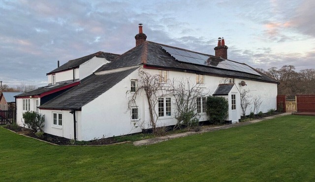 New Close Farmhouse - Countryside View