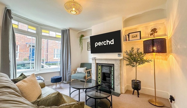 New | Cosy & Stylish City Centre Home | Sleeps 6