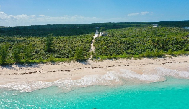 New Cottage on Banks Rd, Pink Sand Beach, Walk to Restaurant/Bar