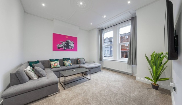 New Cricklewood Modern Home