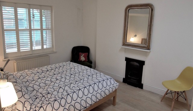 New! Elegant Top floor flat in Bloomsbury, minutes from the British Museum.