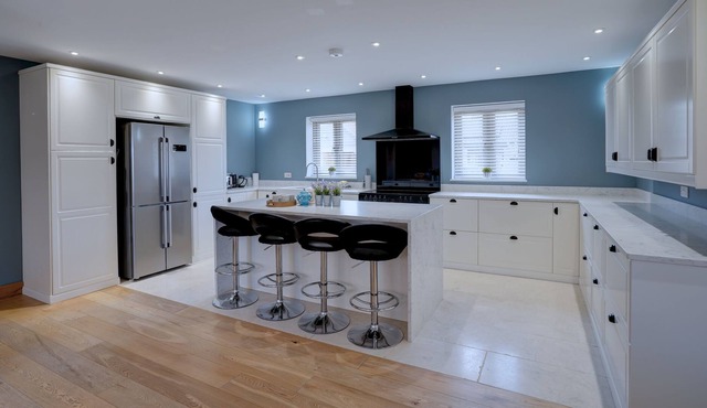 !! NEW !! Honeysuckle Barn - sleeps 8 | Winterton Cottages