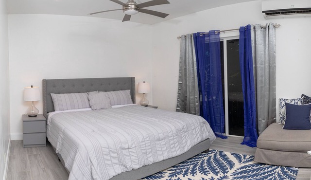 NEW! KingBed-1AirMattress Suite Near BahaMar! 🥂