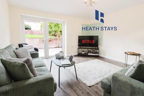 NEW! Large 5BR 3BA Home Leamington Spa Driveway Parking WI-FI