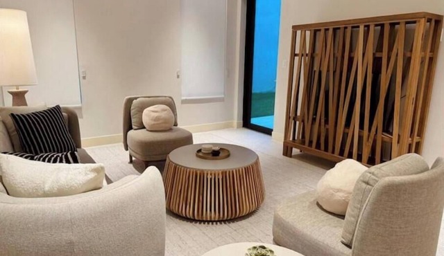 New Luxury 1bd - Gated - Pool Beach and Gym access - Quiet and Family Friendly