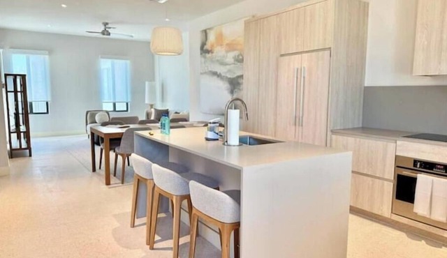 New luxury 1bd - Gated - Pool, Beach and Gym access - Quiet and Relaxing