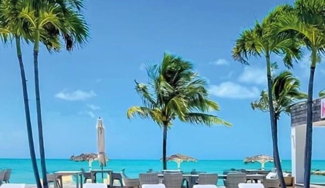 New Luxury 3 bedroom villa steps from the beach.