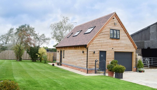 new luxury 5 star 1-bed house nr Bicester village