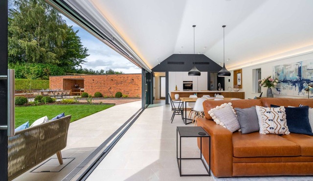NEW - Luxury Country Living for Family & Friends