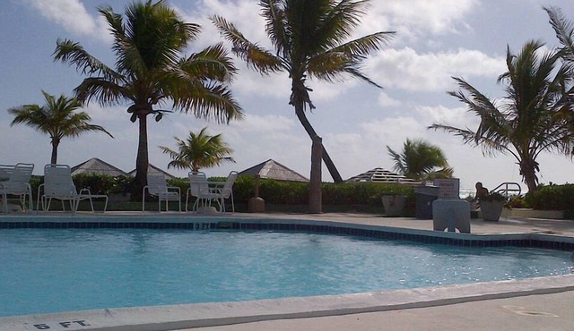 New Modern, renovated Beachfront/Oceanview Studio-Coral Beach, Near Port Lucaya