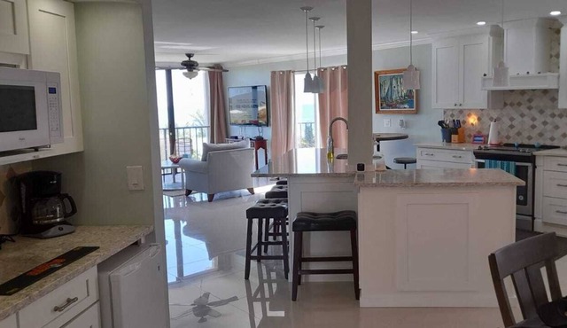 NEW 🌴😎😁 OCEAN🏖️FRONT 😁😎🌴4 Bedroom PENTHOUSE w/ large Private Roof Terrace