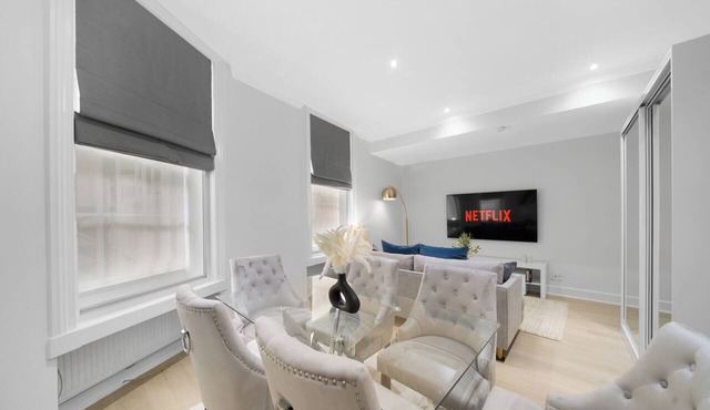 NEW: Oxford Street/Hyde Park Apartment, Excellent Location !